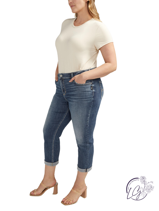 Curvy Zuri Mid Rise Luxe Stretch Capri by Silver Jeans