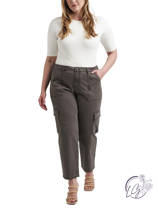 Curvy Makenna Suki Mid Rise Cargo Pants by Silver Jeans