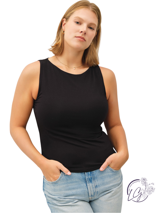 Curvy Glass Reflects Light Tank