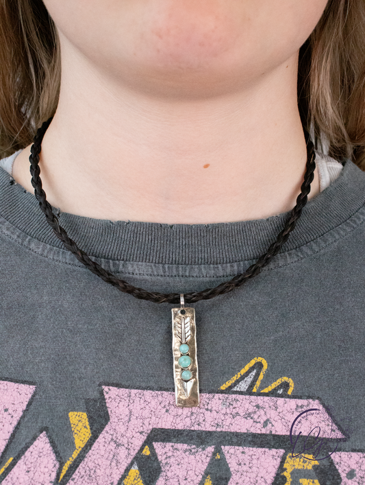 Lara Arrow Choker