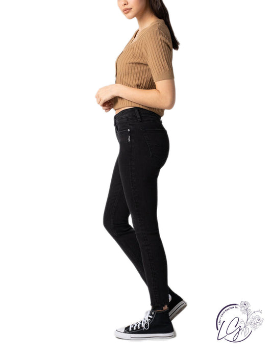 Suki Mid-Rise Skinny by Silver Jeans