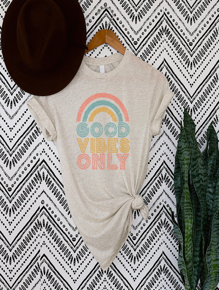 Curvy Good Vibes Only Tee