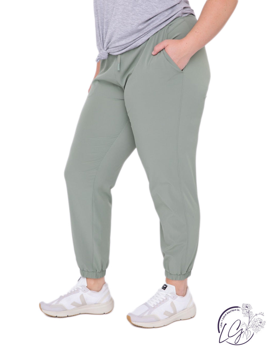 Curvy High-Rise Essential Cuffed Joggers